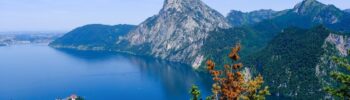 Traunsee jezero a pohled na hory