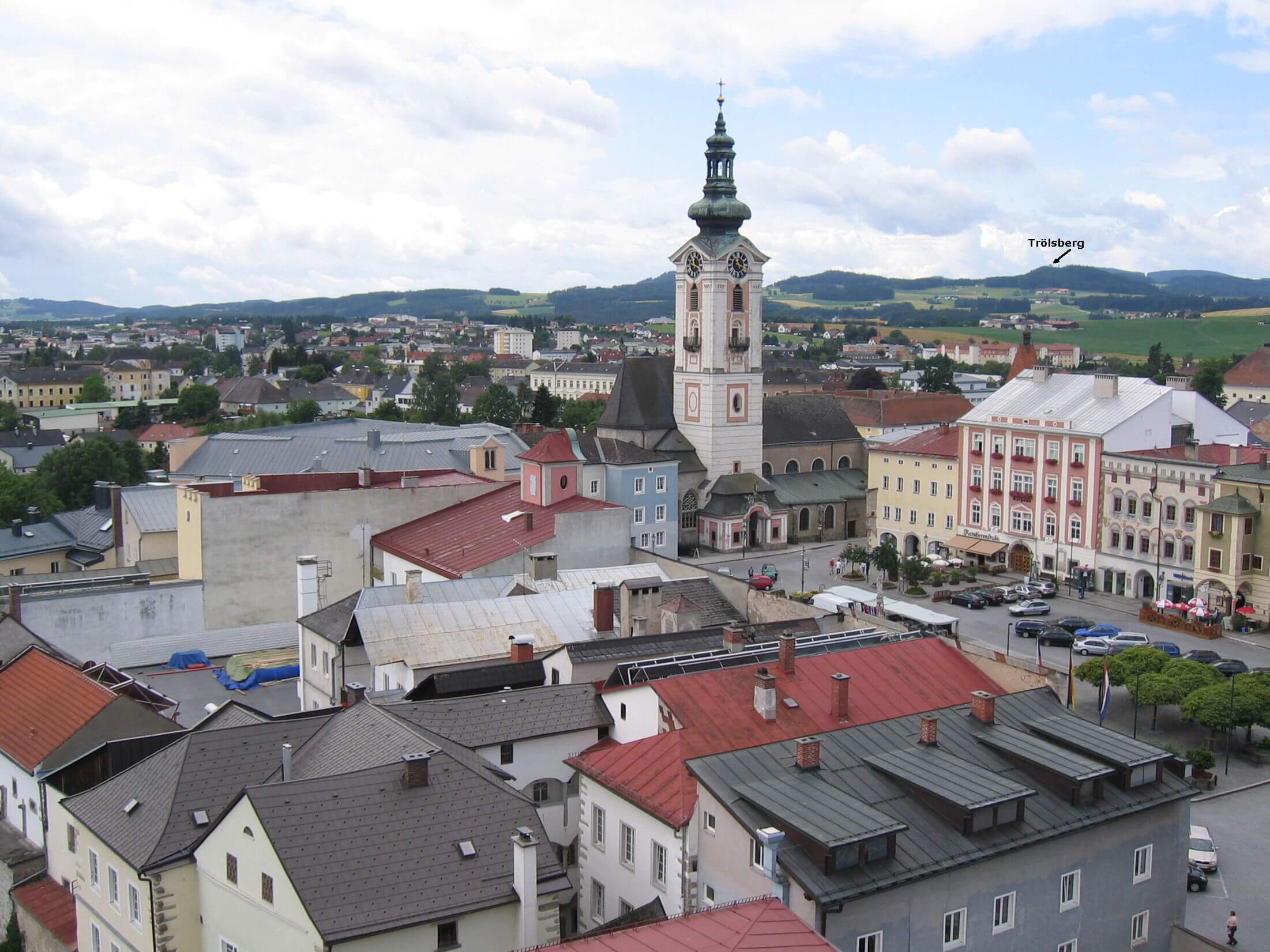 Středověké náměstí Freistadtu s adventními světly