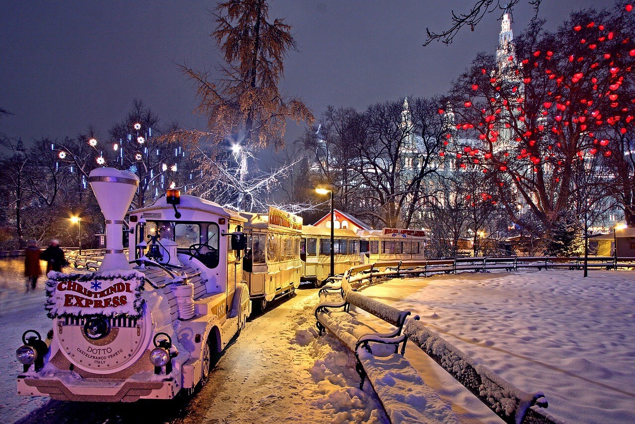 Adventní atmosféra s vánočními ozdobami a světly