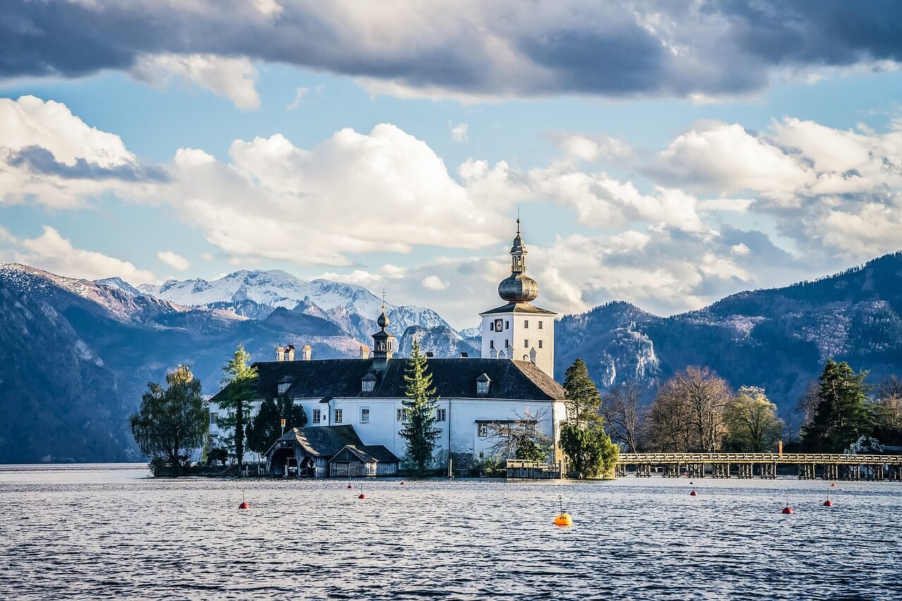 Gmunden adventní trhy večerní atmosféra punč a stánky