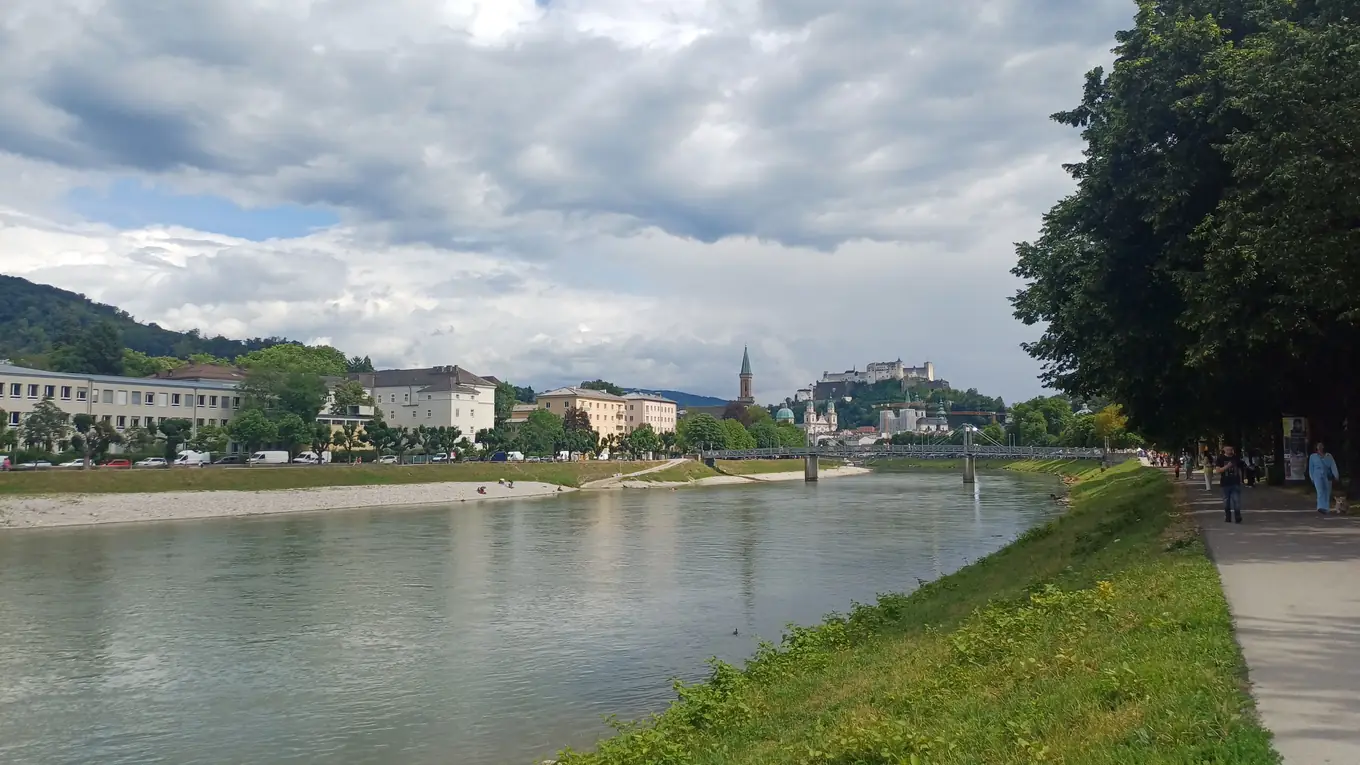 Pevnost Hohensalzburg nad starým městem Salzburgu