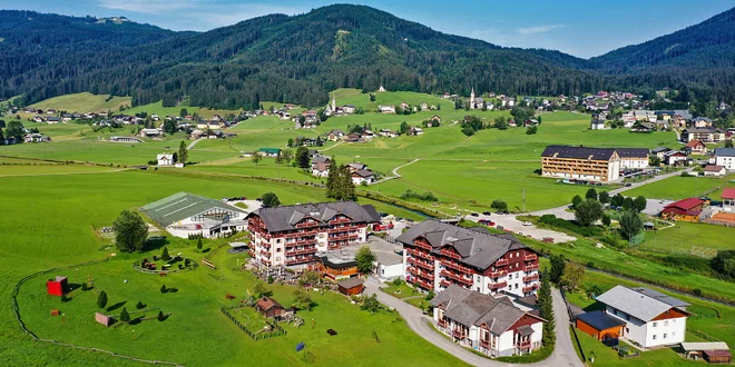 Vitalhotel Gosau a okolí při pohledu shora
